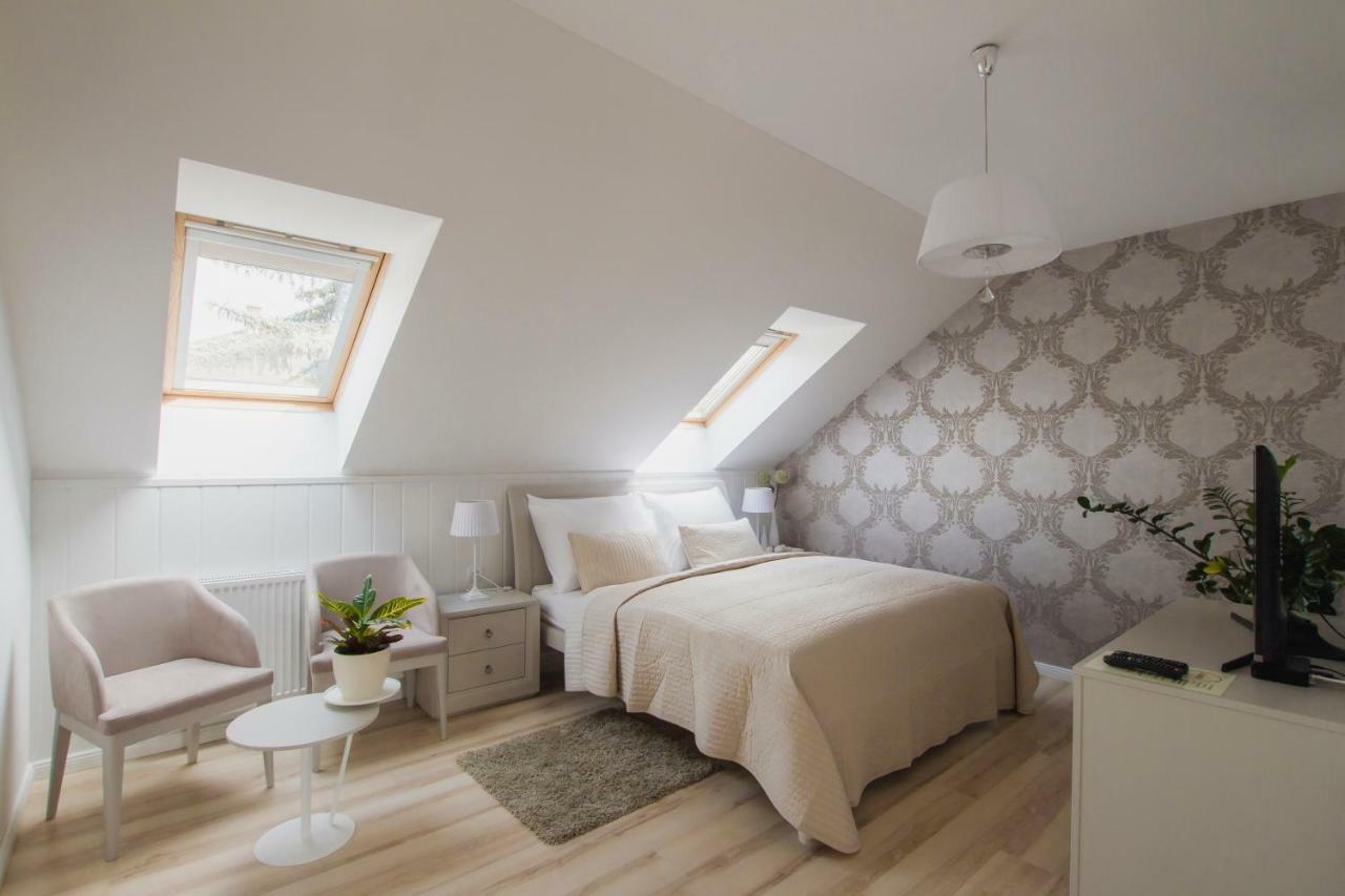 Penzion Kuria Nove Mesto nad Vahom Ngoại thất bức ảnh