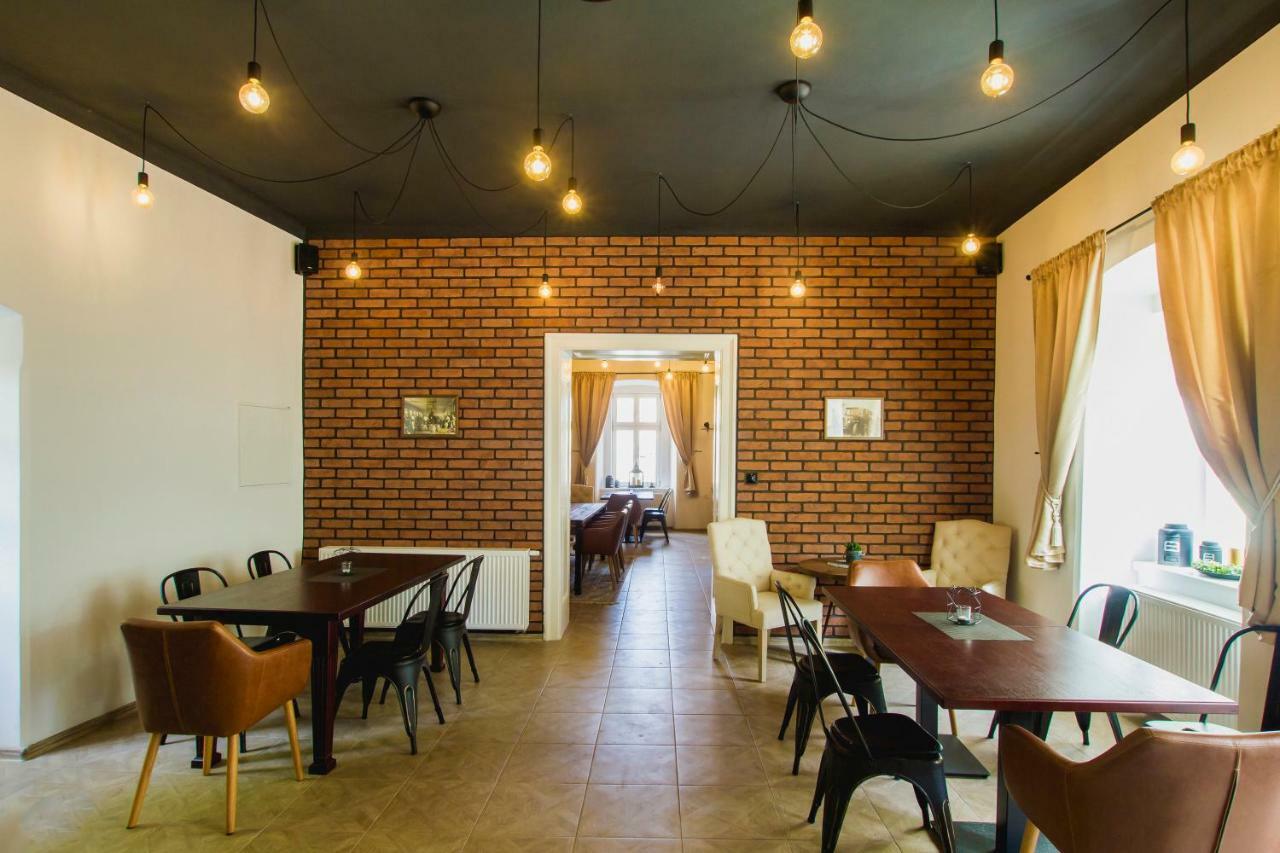 Penzion Kuria Nove Mesto nad Vahom Ngoại thất bức ảnh