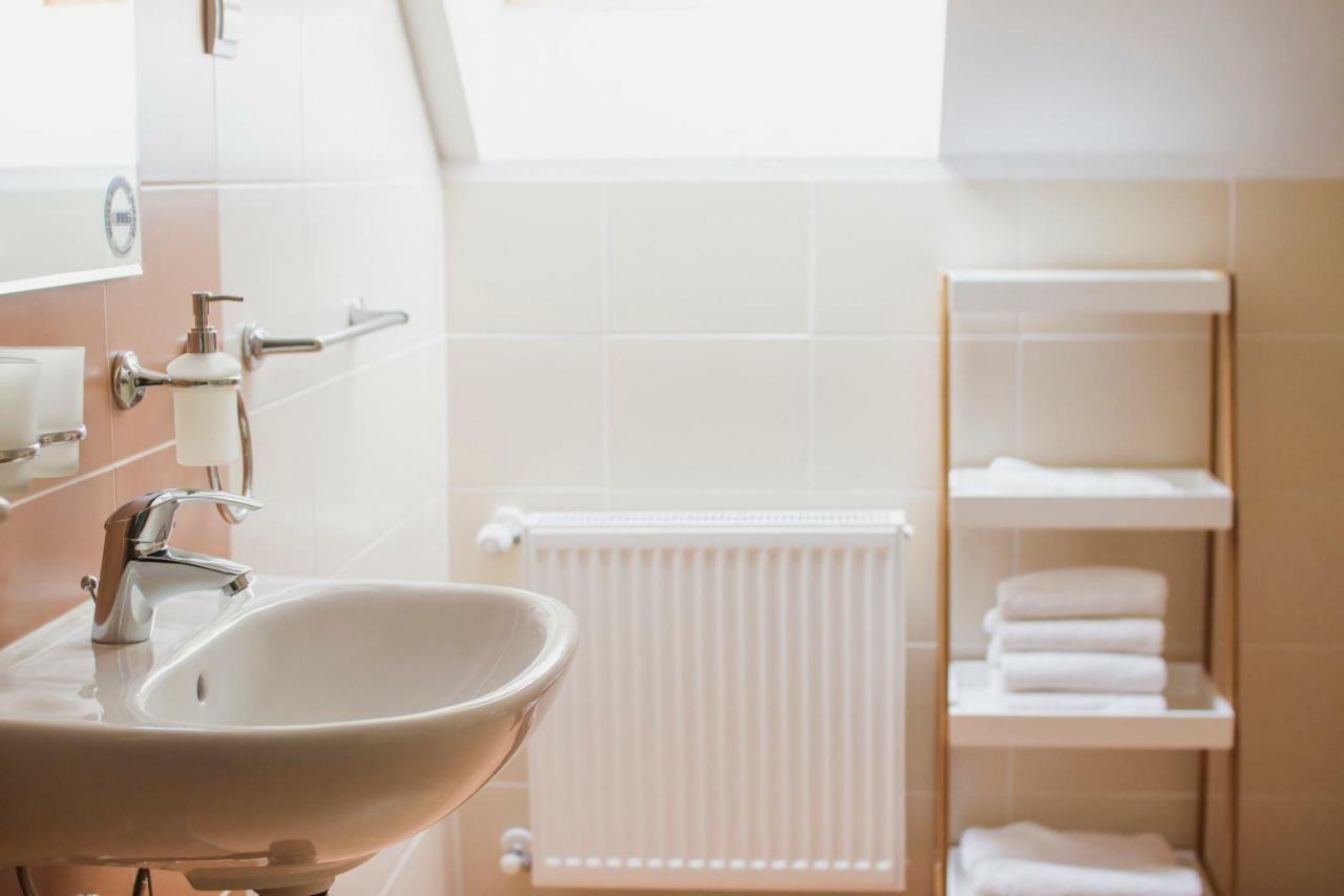 Penzion Kuria Nove Mesto nad Vahom Ngoại thất bức ảnh