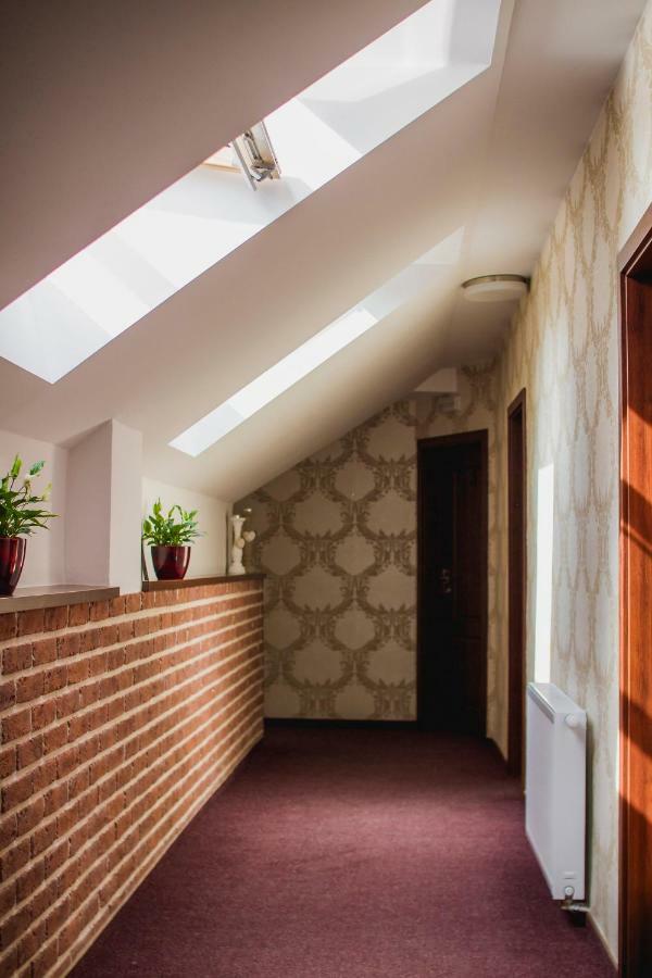 Penzion Kuria Nove Mesto nad Vahom Ngoại thất bức ảnh