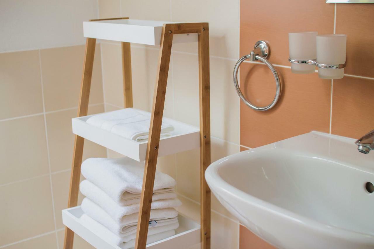 Penzion Kuria Nove Mesto nad Vahom Ngoại thất bức ảnh
