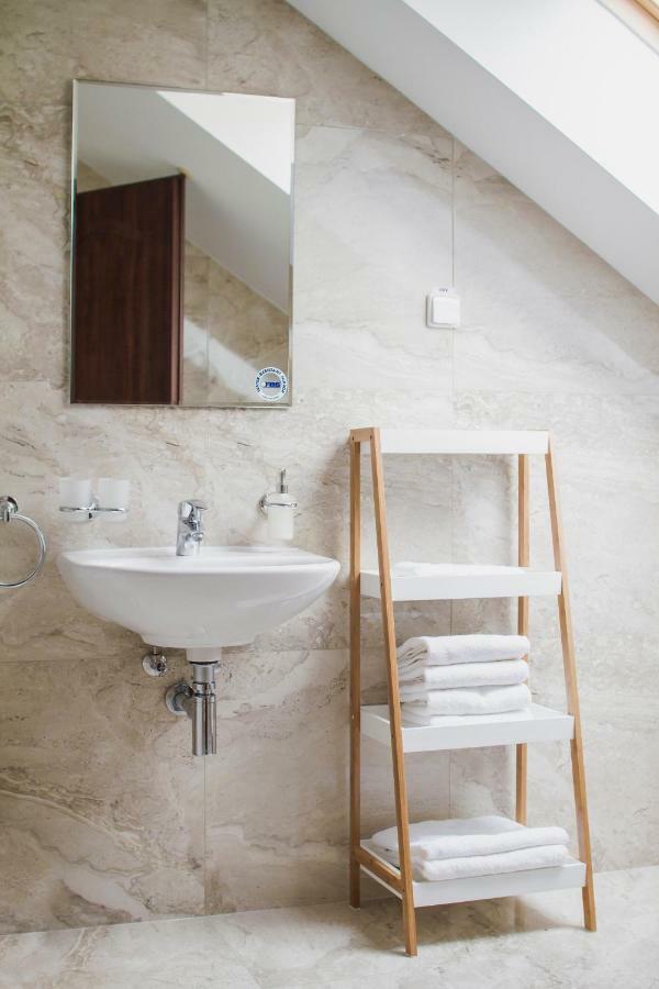 Penzion Kuria Nove Mesto nad Vahom Ngoại thất bức ảnh