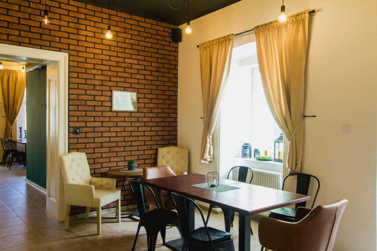 Penzion Kuria Nove Mesto nad Vahom Ngoại thất bức ảnh